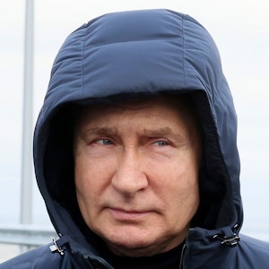 Der russische Präsident Wladimir Putin besucht am 5. Dezember die Krim-Brücke, die das russische Festland und die Halbinsel verbindet und im Oktober durch einen Bombenangriff beschädigt wurde. In Russland wächst unter den Hardlinern die Wut über das, was sie als „Zögern“ Putins und das Fehlen einer klaren Strategie ansehen. Die Krim könnte dabei Putins großer Schwachpunkt sein.