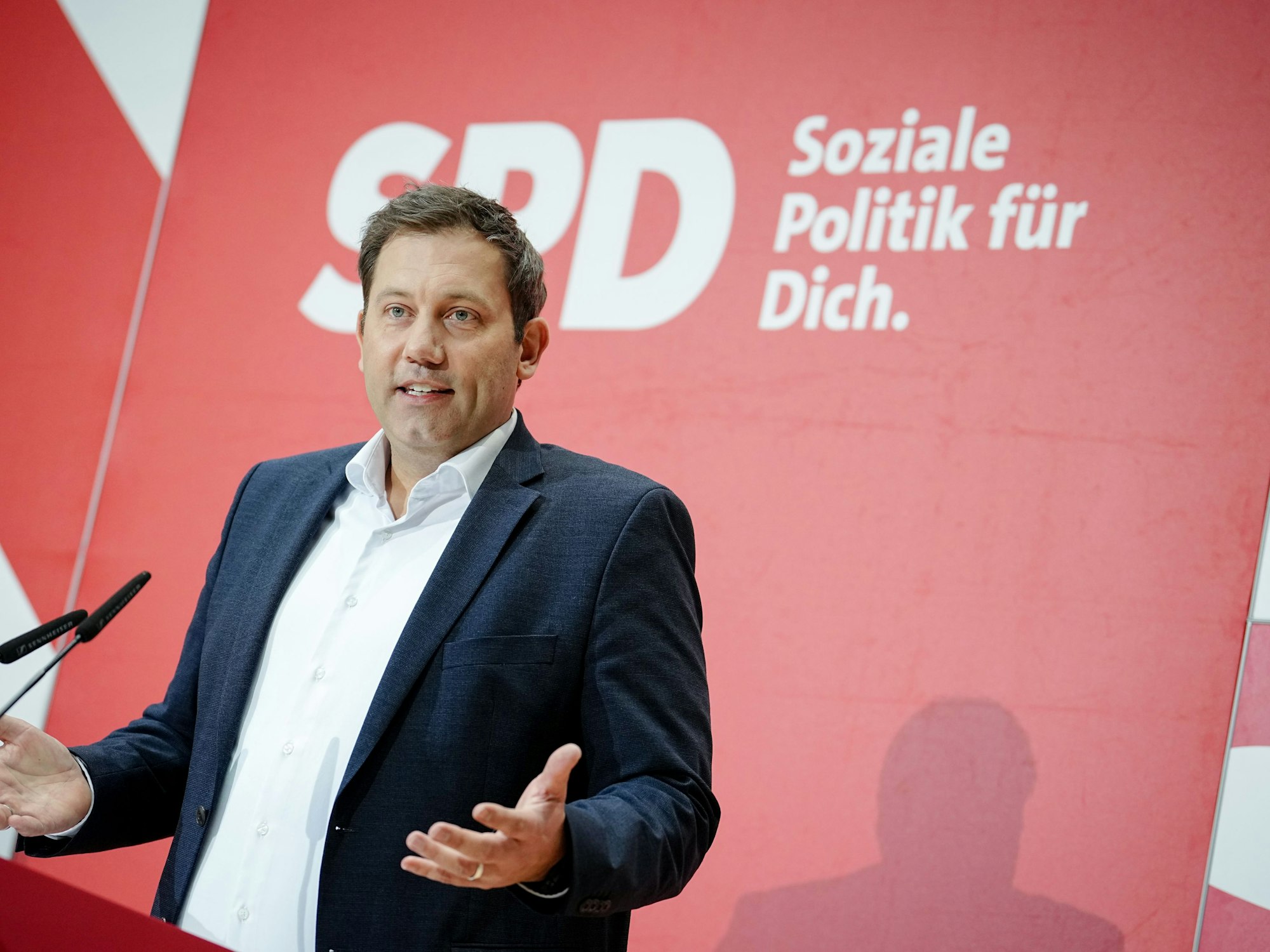 Lars Klingbeil, Bundesvorsitzender der SPD, gibt zum Abschluss der Jahresauftaktklausur des SPD-Präsidiums und Parteivorstands eine Pressekonferenz. Die SPD-Spitze bereitet sich auf das politische Jahr 2023 vor, in dem unter anderem fünf Landtagswahlen anstehen. +++ dpa-Bildfunk +++