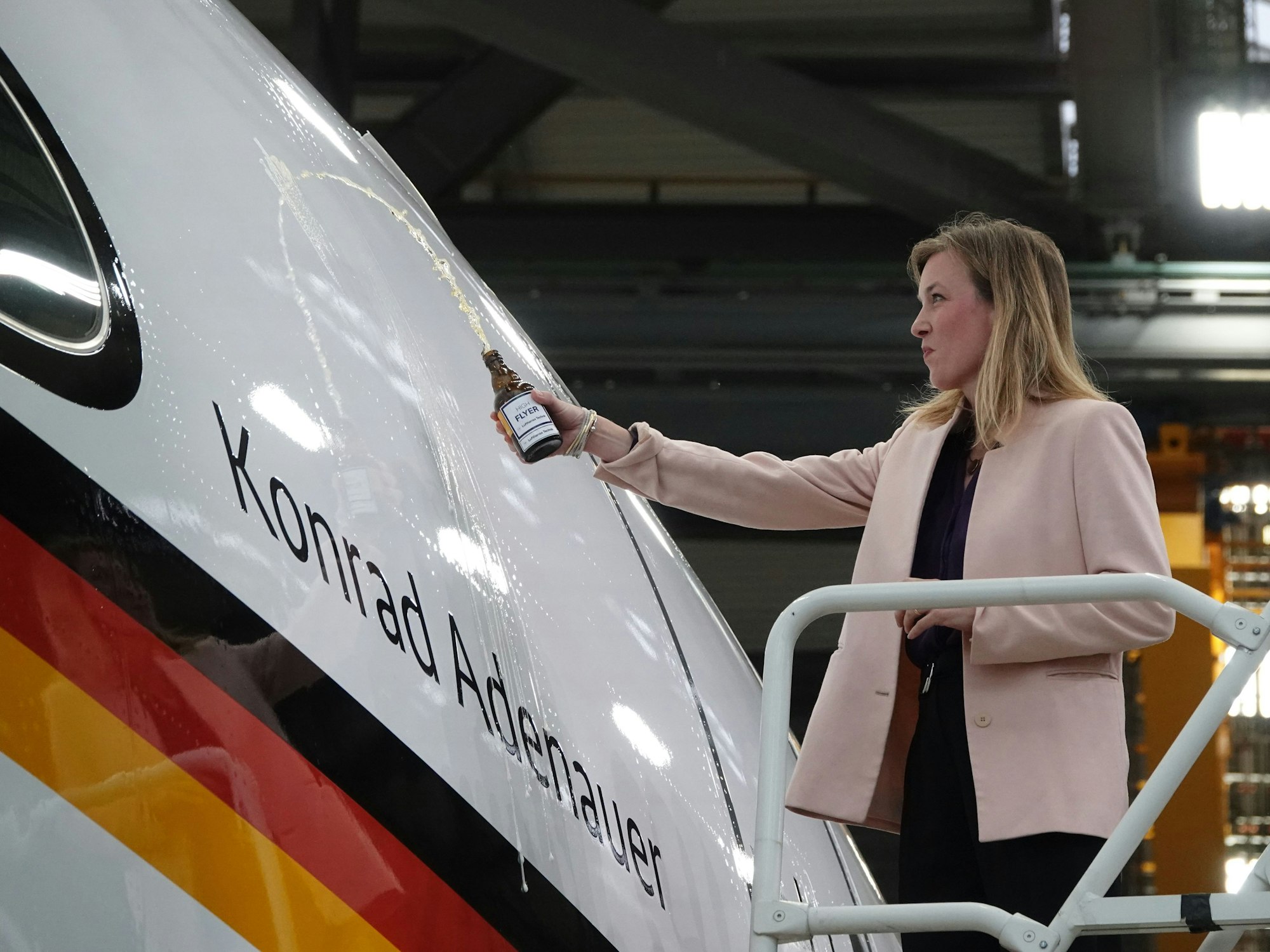 Siemtje Möller (SPD), Mitglied des Deutschen Bundestages und parlamentarische Staatssekretärin im Bundesministerium der Verteidigung (hier im November 2022 bei der Taufe des Airbus A350 „Konrad Adenauer“)