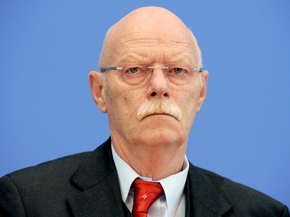 Der ehemalige Bundesverteidigungsminister Peter Struck (SPD), hier im April 2011 in Berlin. Amtszeit: 19. Juli 2002 bis 22. November 2005.