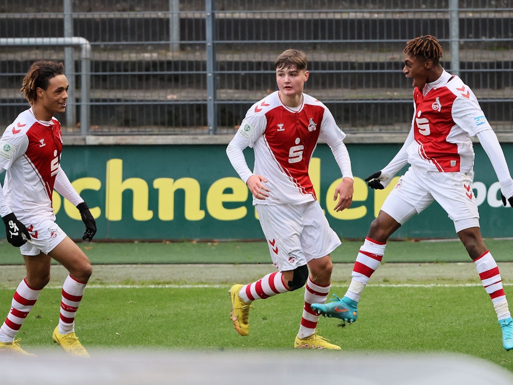 Tidiane Touré, Jaka Cuber Potocnik und Justin Diehl jubeln für die U19 des 1. FC Köln