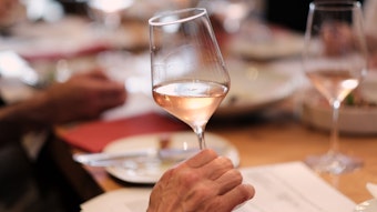 Weinglas mit Roséwein