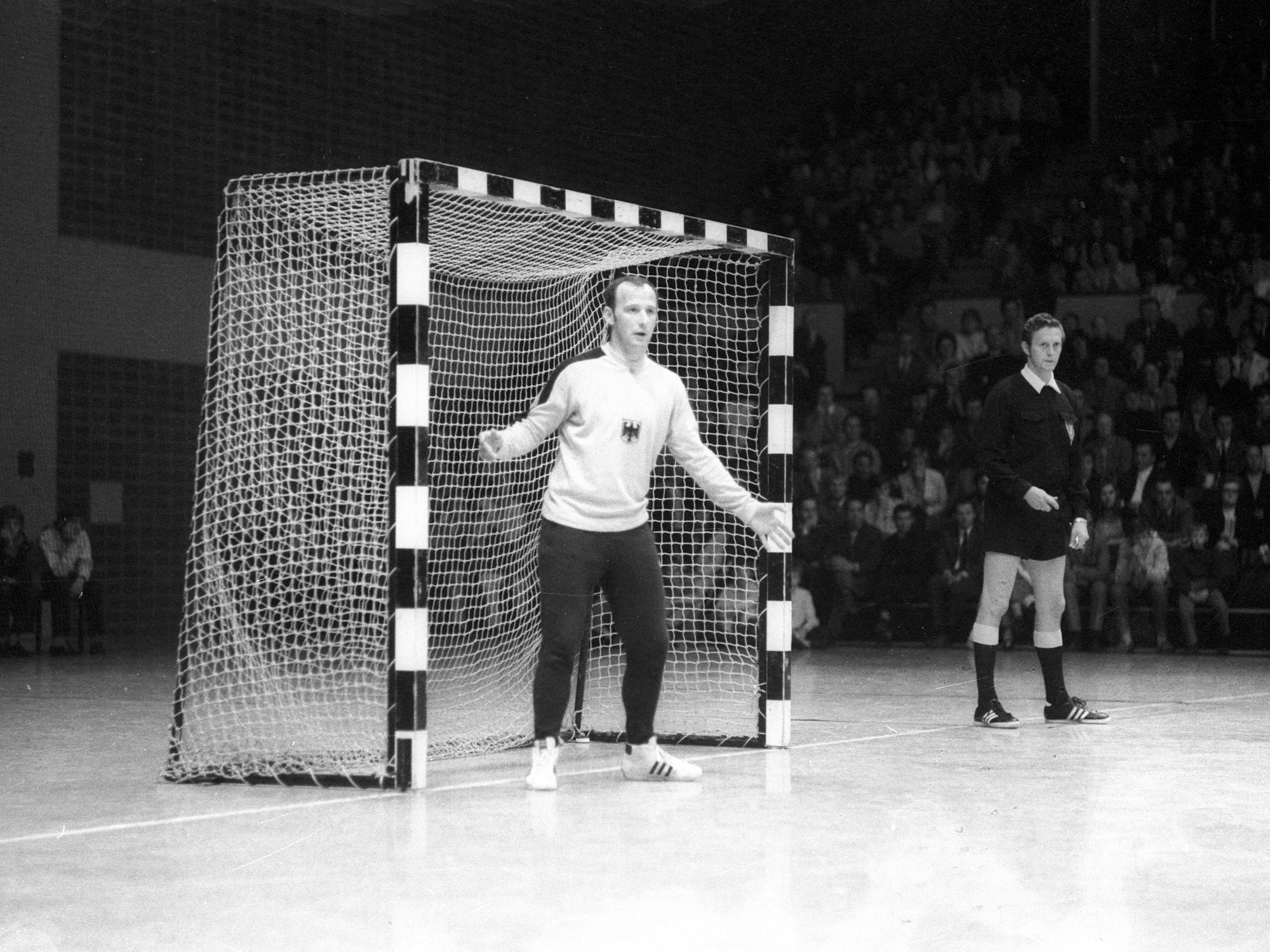 Handball-Torwart Hans-Jürgen Bode im Tor.