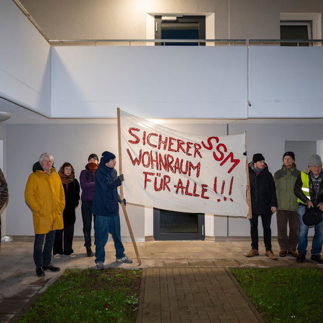 Protestkundgebung gegen Zwangsräumung von sechsköpfiger Familie in Gremberghoven