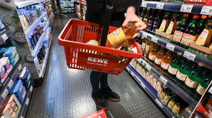 Mit einer Aktion im Rahmen des „Veganuary“ änderte die Supermarktkette Rewe bei einigen Produkten die Auszeichnung.