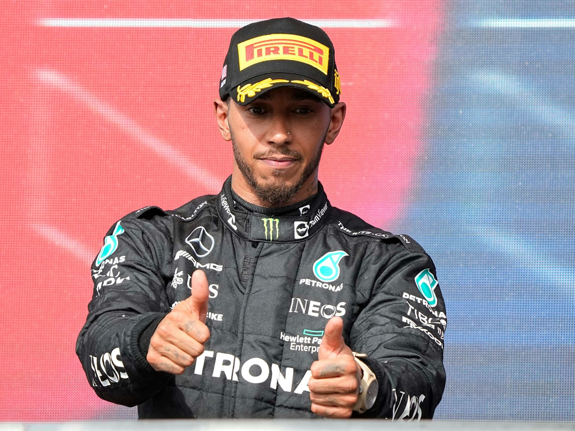Der britische Mercedes-Pilot Lewis Hamilton, hier im Oktober 2022 inAustin, jubelt nach seinem zweiten Platz bei einem Rennen. Er ernährt sich bereits seit Jahren vegan.