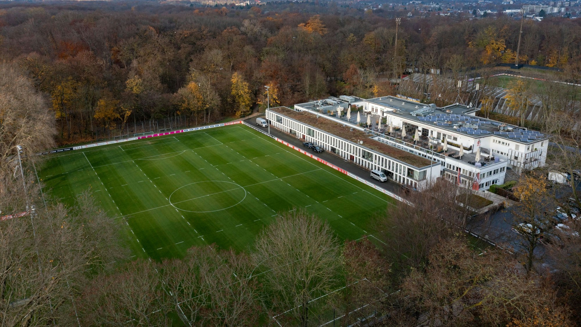 Blick auf das Geißbockheim des 1.FC Köln.