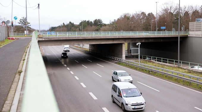 Köln: Die Brücke über die B55 entlang der Frankfurter Straße soll abgerissen werden