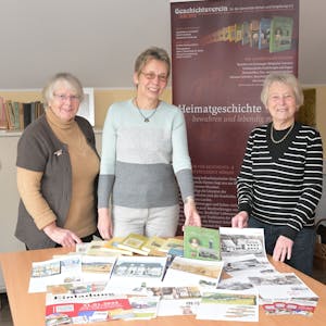 Das Foto zeigt Ute Jülich, Elisabeth Coester und  Barbara Müller vom Geschichtsverein Kürten.&nbsp;