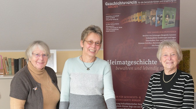Das Foto zeigt Ute Jülich, Elisabeth Coester und  Barbara Müller vom Geschichtsverein Kürten.&nbsp;
