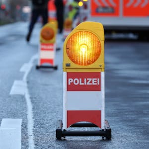 Polizei-Warnbake auf Aachener Str.
Foto: Martina Goyert
