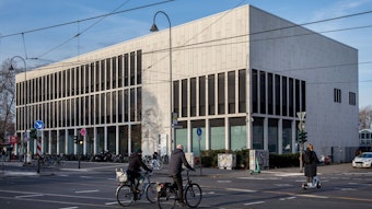 Das Bild zeigt die Außenansicht des COPT-Zentrums der Uni Köln auf der Luxemburger Straße 90.