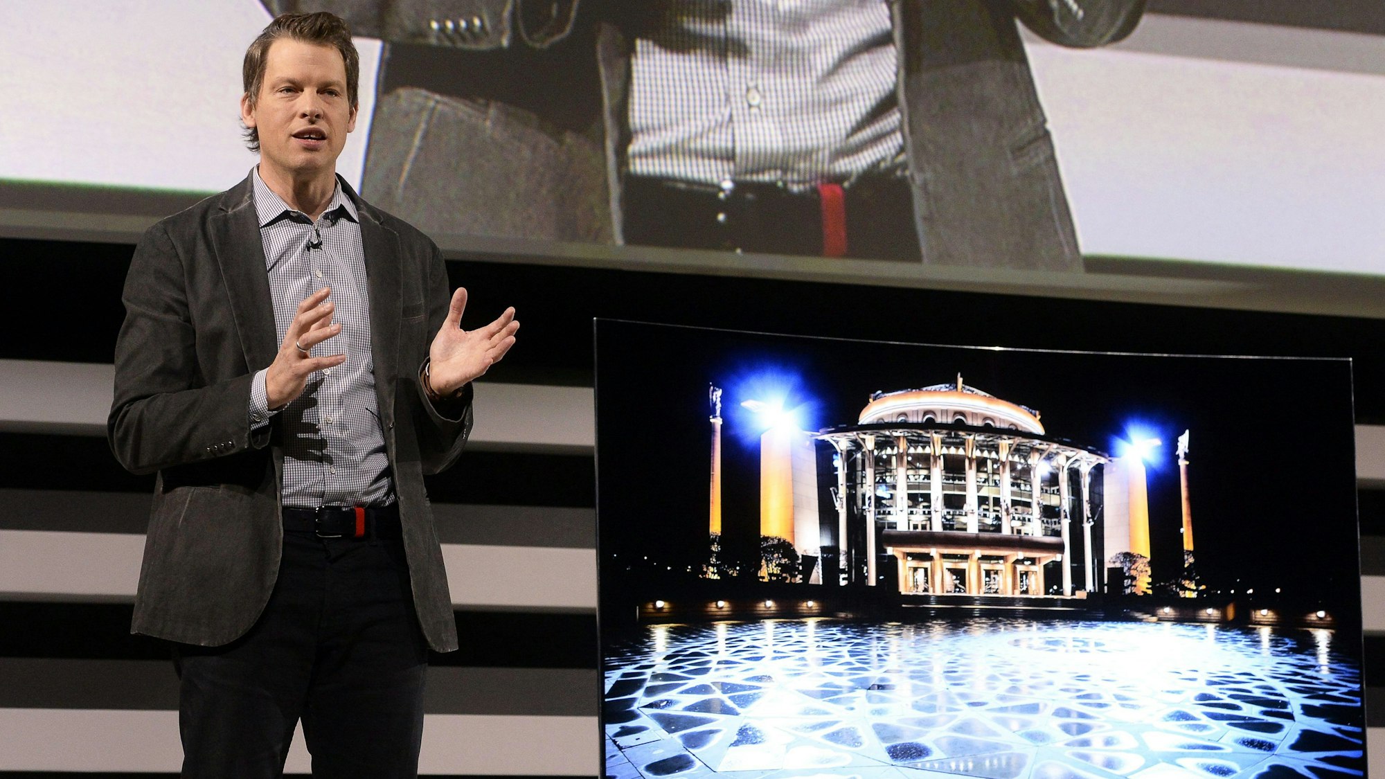 Greg Peters, Produktleiter Netflix, spricht über die Partnerschaft zwischen Netflix und LG während der Technikmesse CES.