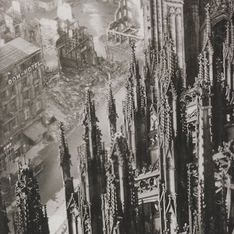 Historisches Foto vom kriegszerstörten Kölner Dom