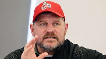 Steffen Baumgart, Trainer des 1. FC Köln, gibt am Geißbockheim dem Kölner Stadt-Anzeiger ein Interview.