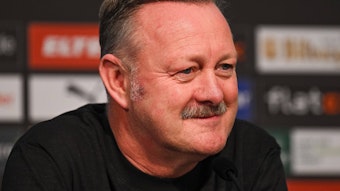 Roland Virkus, Manager von Borussia Mönchengladbach, gut gelaunt am 20. Januar 2023 auf der Pressekonferenz vor dem Bundesliga-Spiel gegen Bayer 04 Leverkusen.