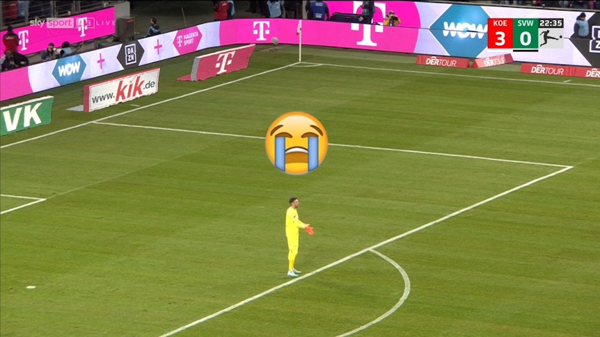 Nach dem frühen dritten Gegentor blendet die Sky-Regie ein weinendes Emoji über Werder-Keeper Jiri Pavlenka ein.