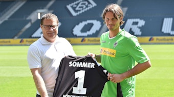 Max Eberl (l.), Ex-Manager der Fohlen, und Yann Sommer (r.), Ex-Keeper von Borussia Mönchengladbach, hier am 23. Juli 2014 bei der Verpflichtung des Schweizers.