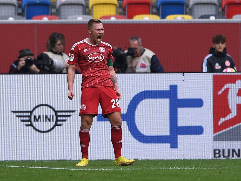 Man sieht Rouwen Hennings beim Torjubel nach einem Tor im Spiel gegen den FC St. Pauli. (Foto: 05.11.2022)