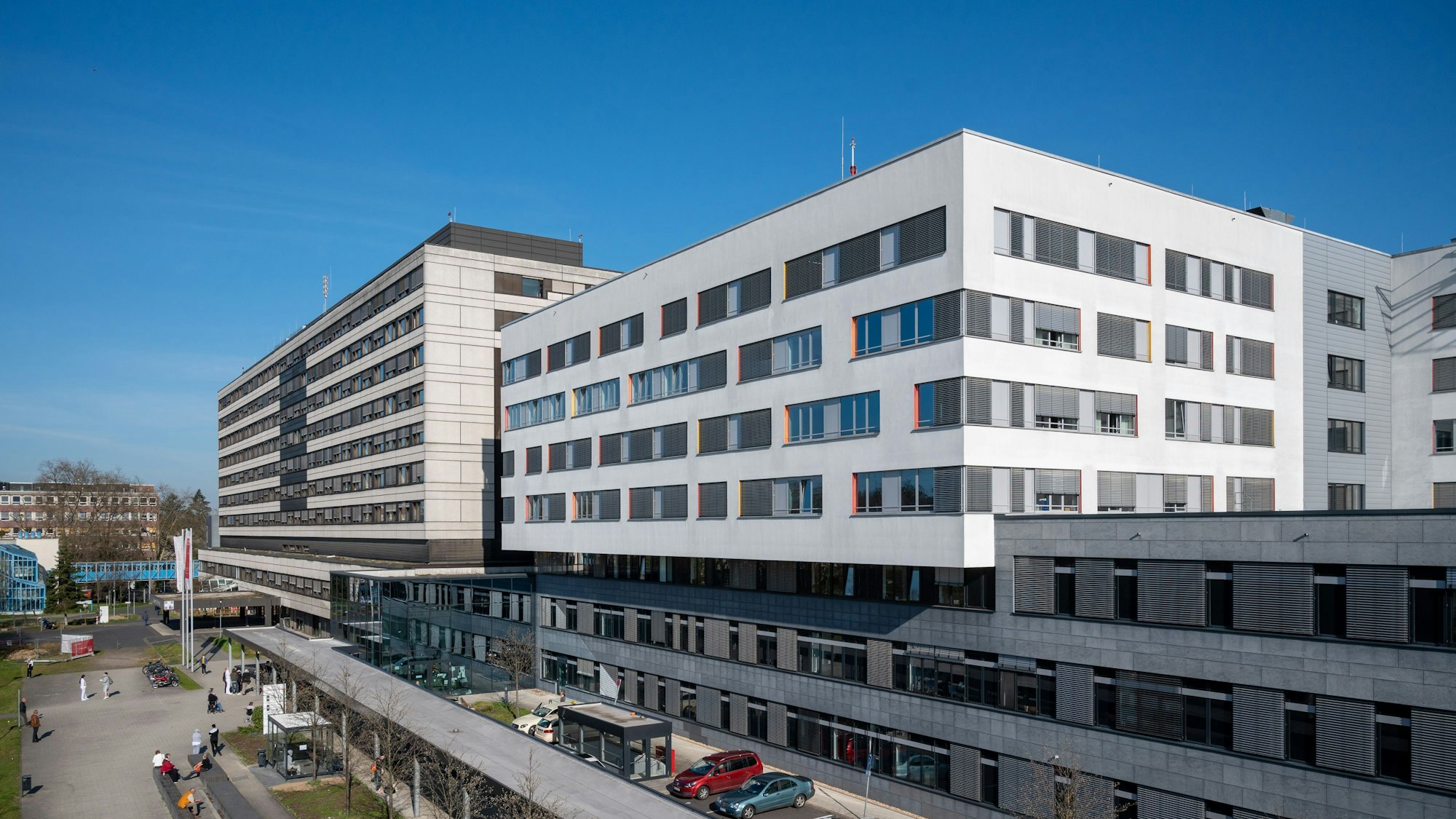 Das Foto zeigt das Krankenhaus in Merheim.