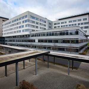 Das Krankenhaus Merheim soll bis 2031 zum modernen „Gesundheitscampus“ ausgebaut werden.