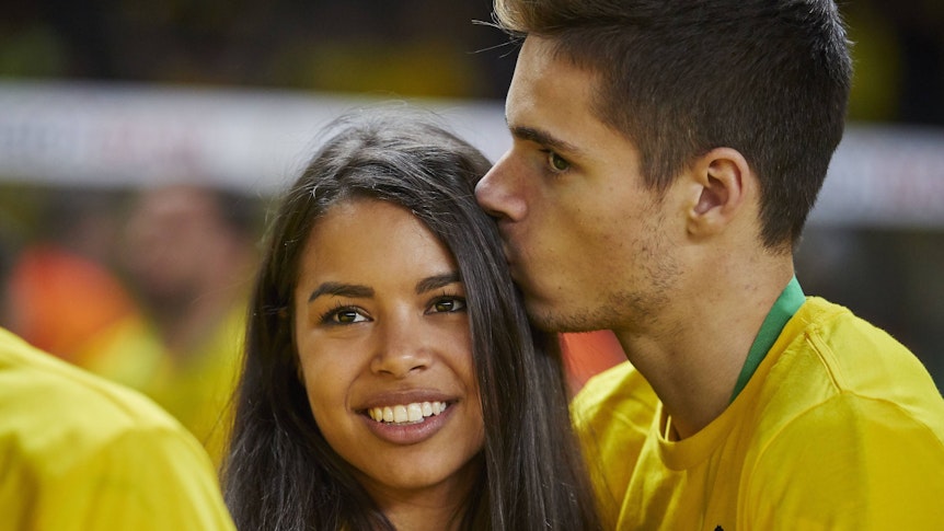 Sarah Richmond und ihr Ehemann Julian Weigl, Spieler von Borussia Mönchengladbach, hier am 27. Mai 2017.