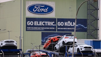 Der Autobauer Ford will an seinem Kölner Standort nach Angaben des Betriebsrats im großen Stil Jobs abbauen. Sollte das Management sein bisheriges Vorhaben durchsetzen, könnten bis zu 3200 Stellen wegfallen.