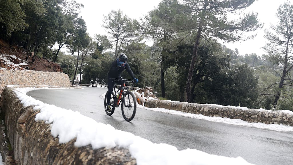 Mallorca: Geräumte Straßen in der Serra de Tramuntana. Die Strecken, die bisher wegen der Schneefälle auf Mallorca gesperrt waren, sind bereits wieder vollständig geöffnet, so der letzte Stand der Inseldirektion für Straßenwesen.&nbsp;