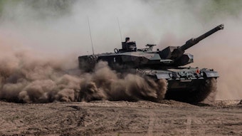 Ein polnischer Leopard-Panzer bei einer gemeinsamen Militärübung von Polen, USA, Frankreich und Schweden im Mai 2022.