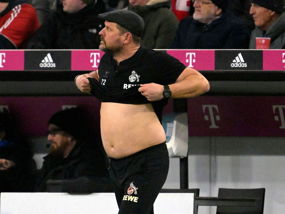 Fußball-Trainer Steffen Baumgart entblößte in München seine Flanke.