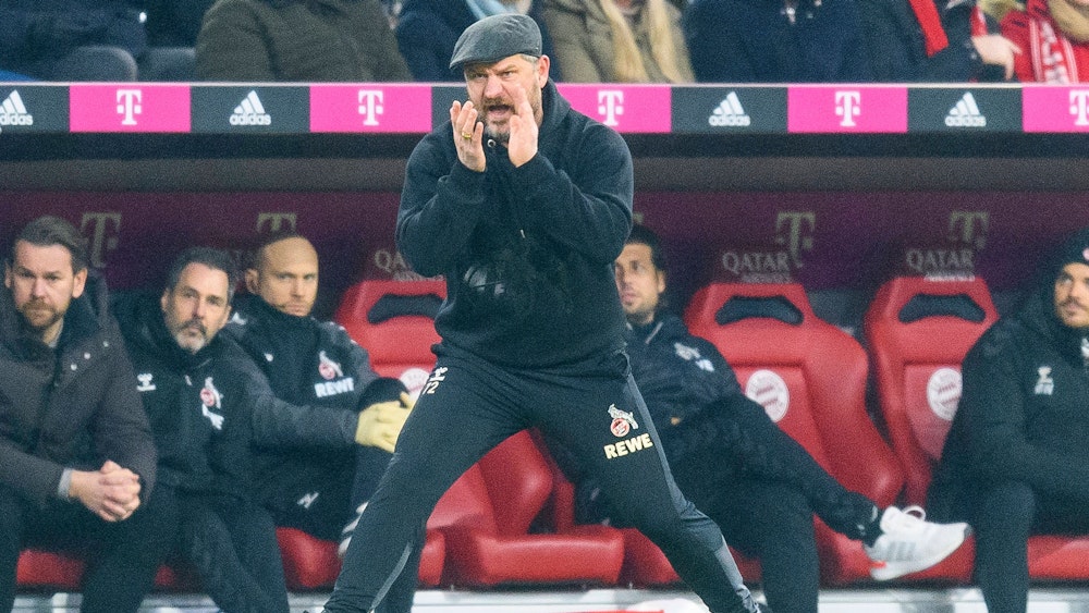 FC-Trsainer Steffen Baumgart beim Spiel gegen den FC Bayern.