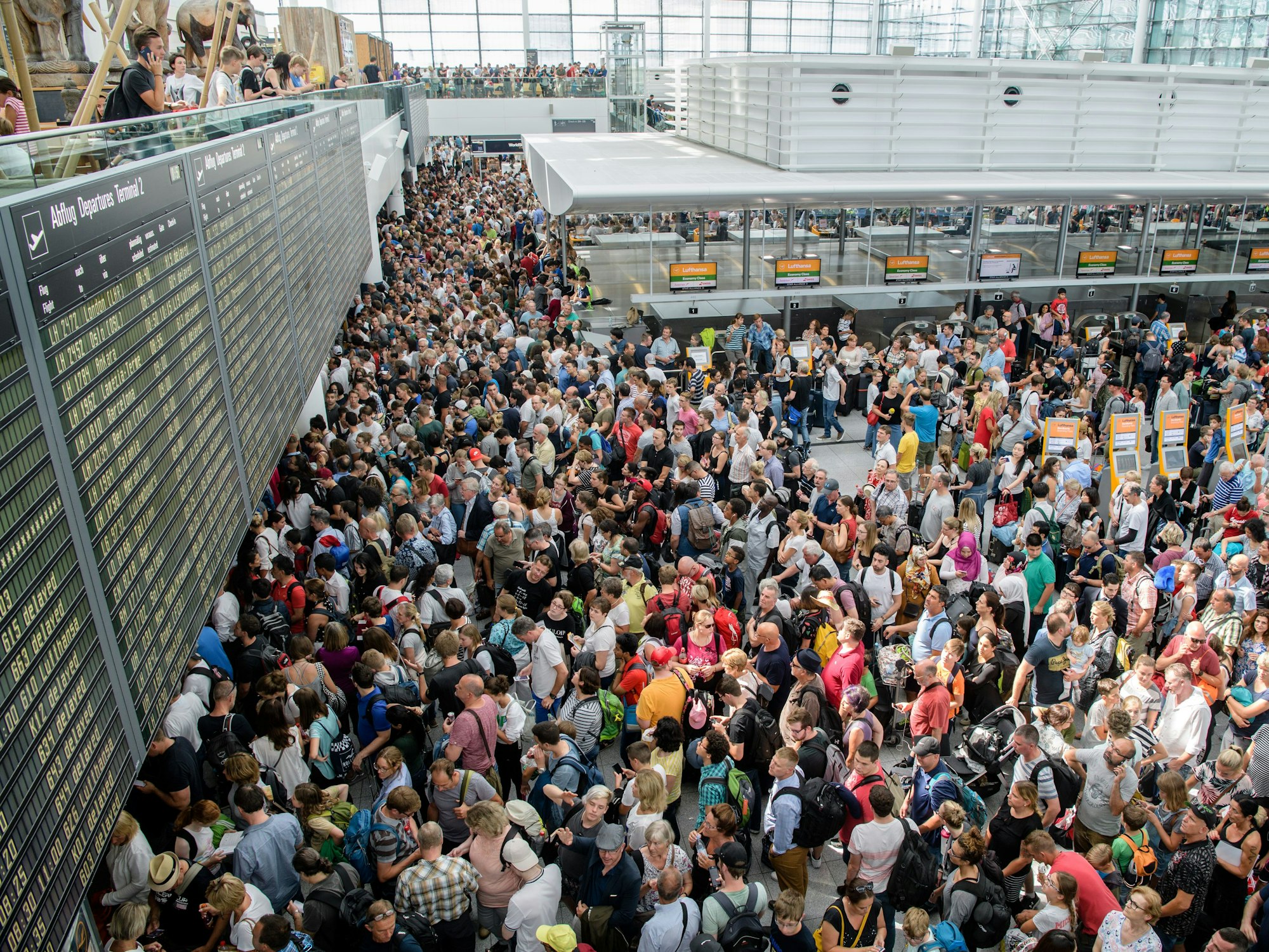 Drohen uns 2023 am Flughafen Szenen wie hier im Chaos-Jahr 2018 in München?