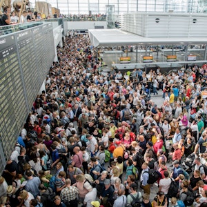 Drohen uns 2023 am Flughafen Szenen wie hier im Chaos-Jahr 2018 in München?