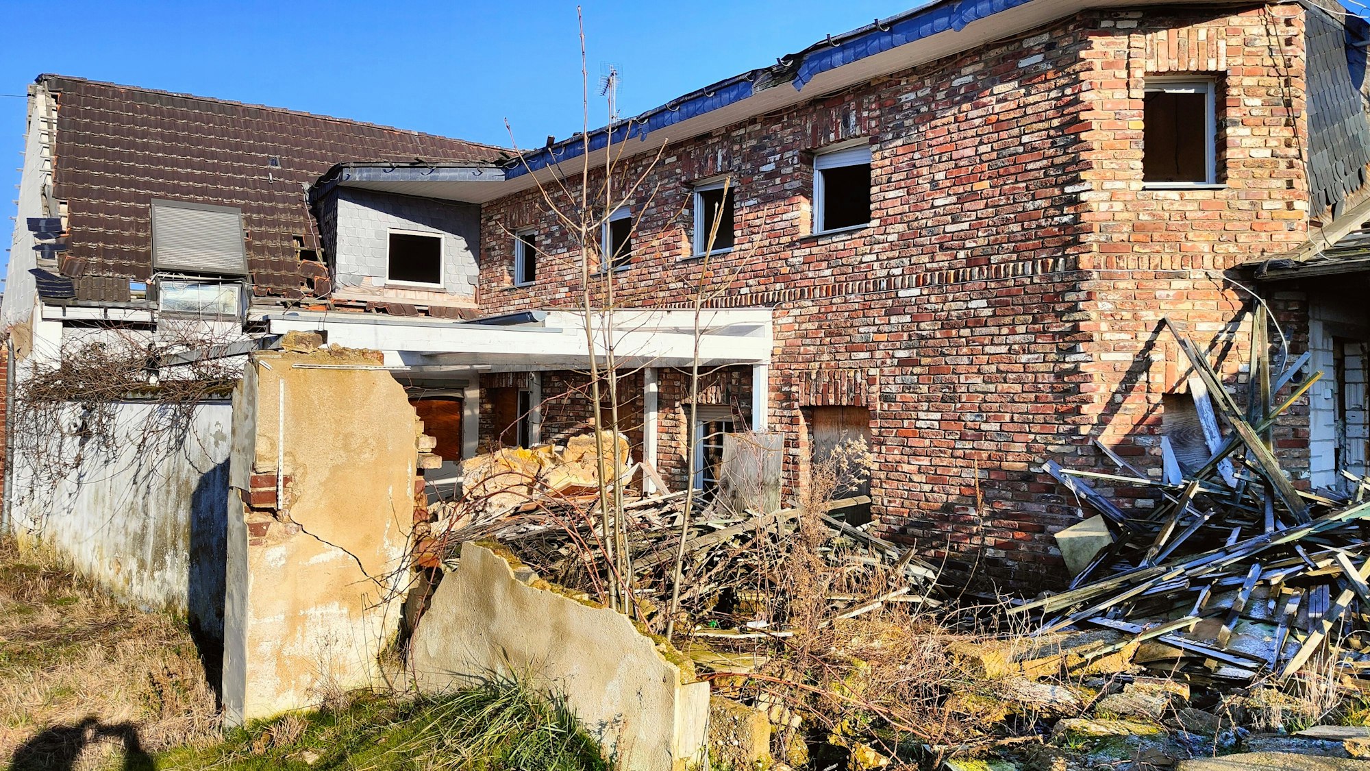 Einst eine schicke Villa, jetzt liegt sie in Trümmern und muss dem Braunkohlebagger von RWE weichen.