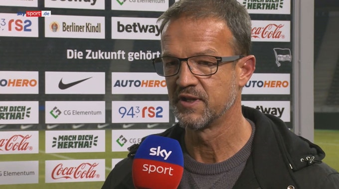 Hertha-Boss Fredi Bobic im Interview mit Sky nach einem Bundesliga-Spiel