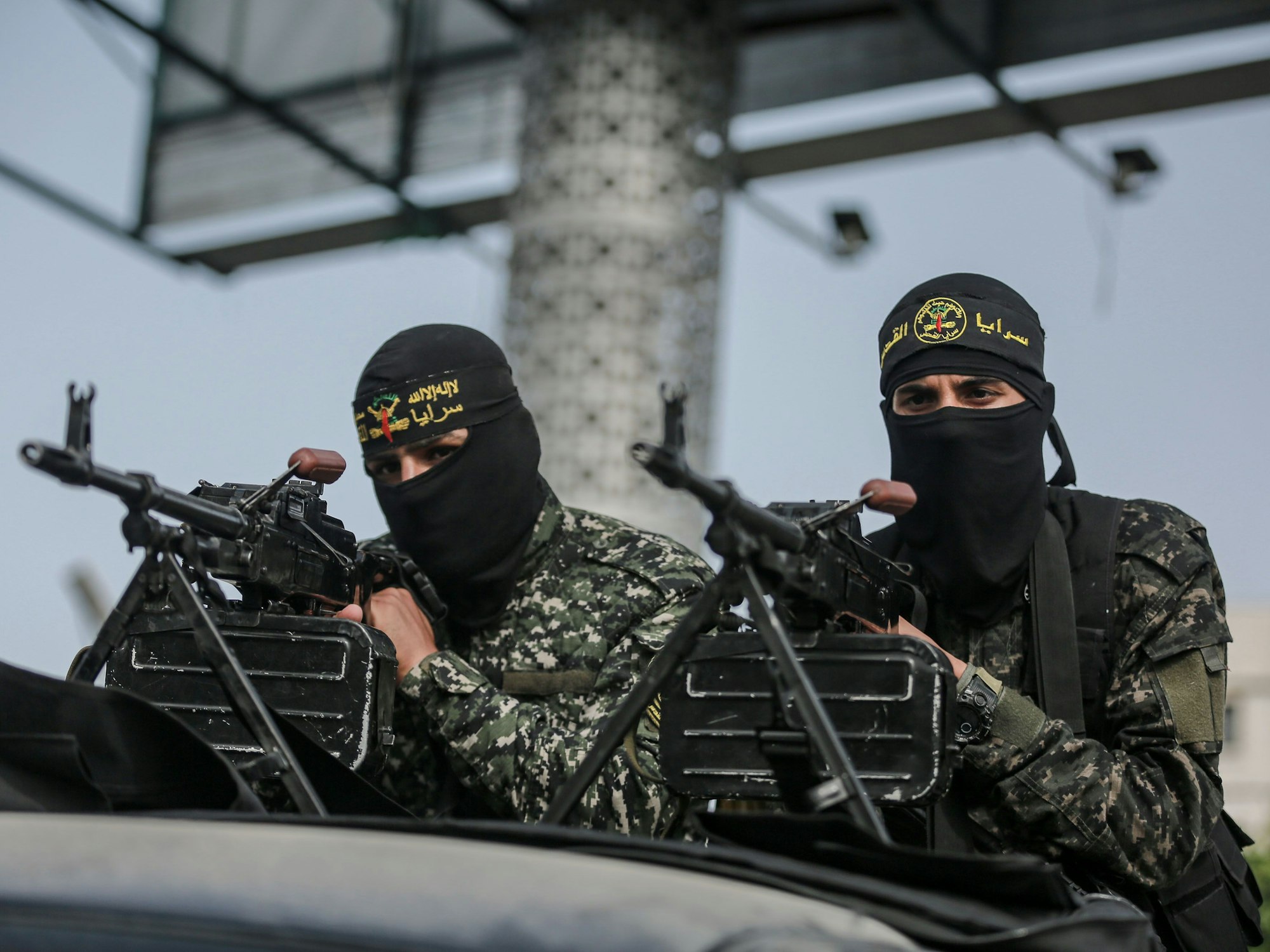 Bewaffnete und vermummte Mitglieder der militanten palästinensischen Gruppe des „Islamischen Dschihad“