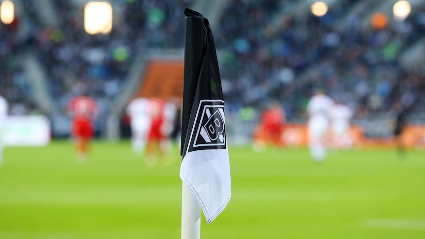 Borussia Mönchengladbach hat die Hinrunde der Bundesliga-Saison 2022/23 auf Platz neun beendet. Das Foto zeigt eine herunterhängende Eckfahne am 17. September 2022 im Borussia-Park.