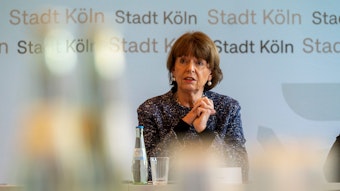Henriette Reker bei einer Pressekonferenz zur Sanierung der Oper.