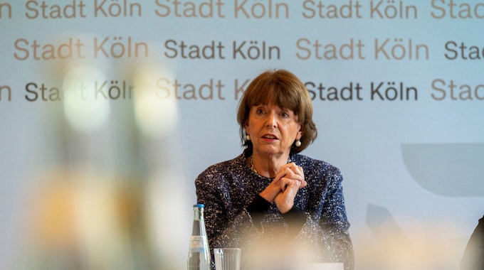 Henriette Reker bei einer Pressekonferenz