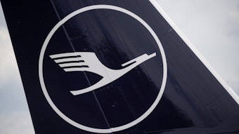 Passagiermaschinen der Lufthansa stehen auf dem Flughafen Frankfurt. Der Dax-Konzern wird Köln nach Jahrzehnten verlassen.