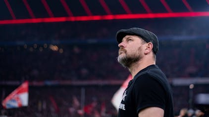 Steffen Baumgart blickt versonnen in Richtung Anzeigetafel der Allianz-Arena. Im Januar schaffte er mit dem 1. FC Köln seinen ersten Punktgewinn überhaupt als Trainer gegen den FC Bayern München.&nbsp;