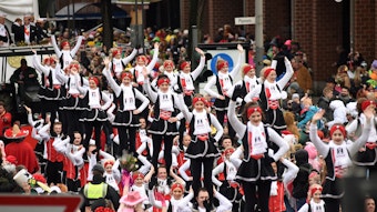 Der Kölner Rosenmontagszug am Rosenmontag ist der Höhepunkt des rheinischen Karnevals.