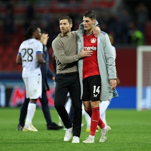 Xabi Alonso und Patrik Schick am 1. November nach dem Champions League Spiel gegen Brügge. Seitdem hat der Stürmer nicht mehr gespielt.