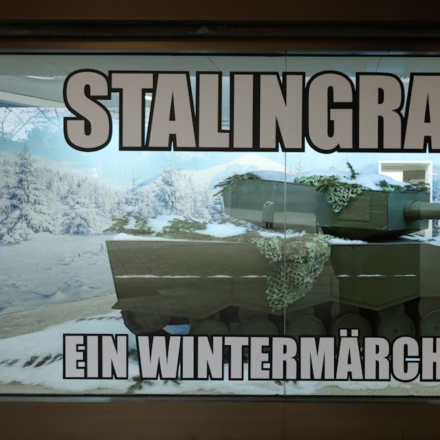 Dazu ein Schriftzug: „Stalingrad. Ein Wintermärchen.“