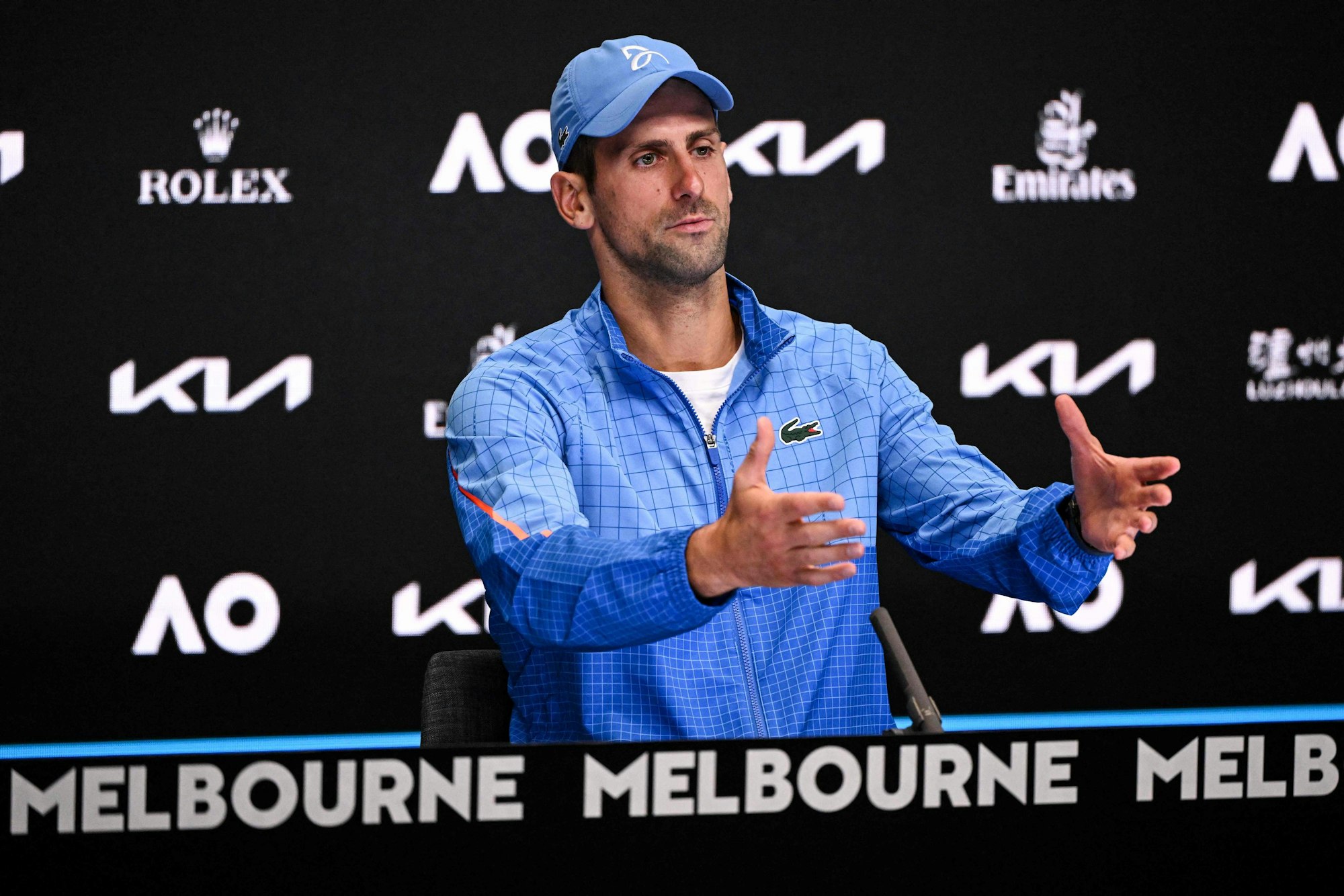 Novak Djokovic auf einer Pressekonferenz in Melbourne.