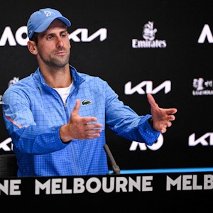 Novak Djokovic auf einer Pressekonferenz in Melbourne.