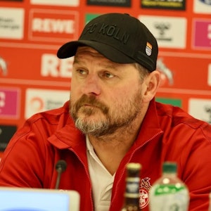 FC-Trainer Steffen Baumgart auf der Pressekonferenz.