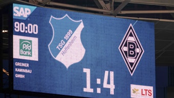 Die Anzeigetafel in der Prezero-Arena in Sinsheim zeigt den Endstand der Bundesliga-Partie TSG Hoffenheim gegen Borussia Mönchengladbach 1:4 am 28. Januar 2023.