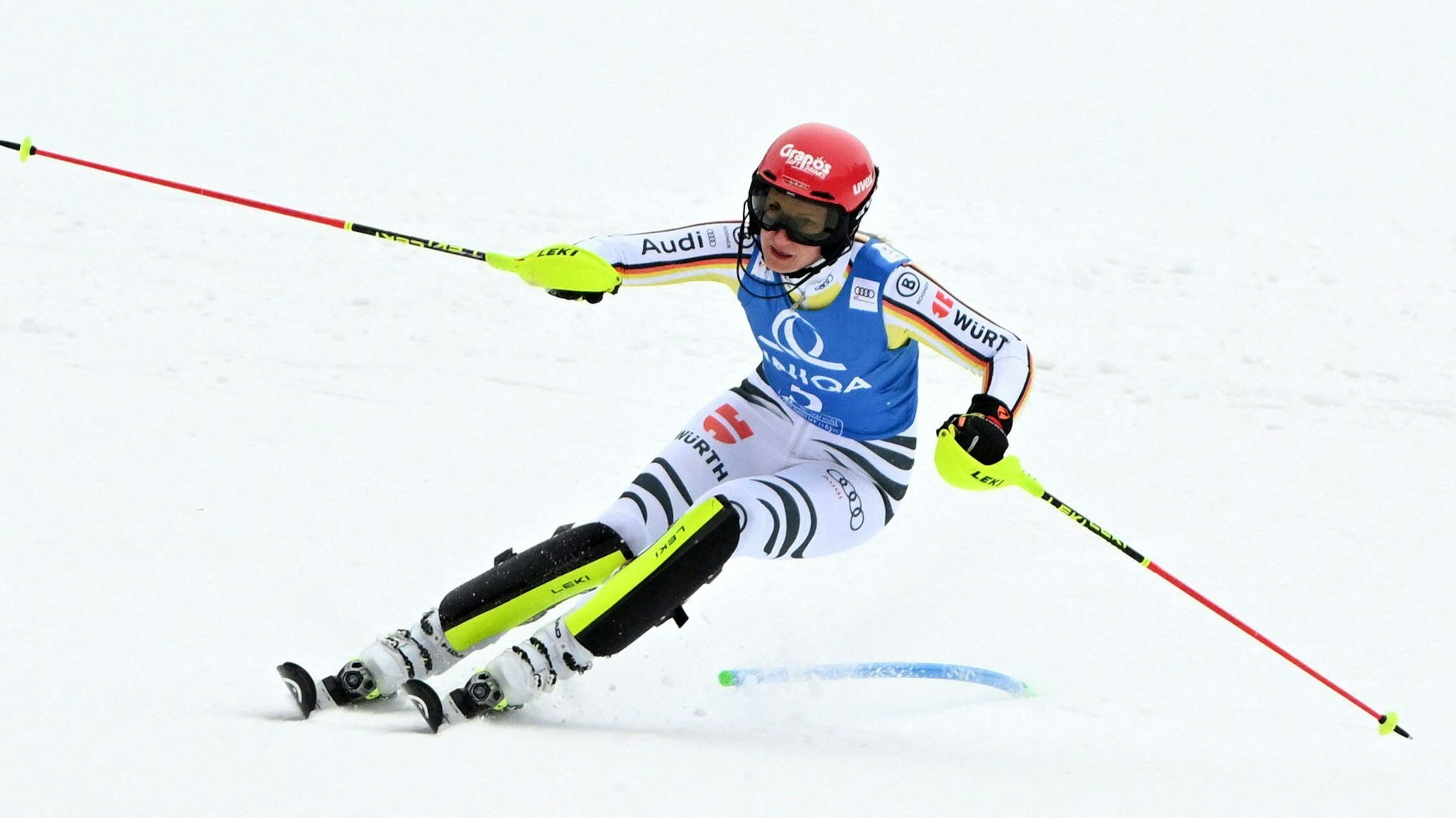 Ski-Alpin-Star Lena Dürr beim Weltcup-Slalom in Spindlermühle/Tschechien in Aktion.