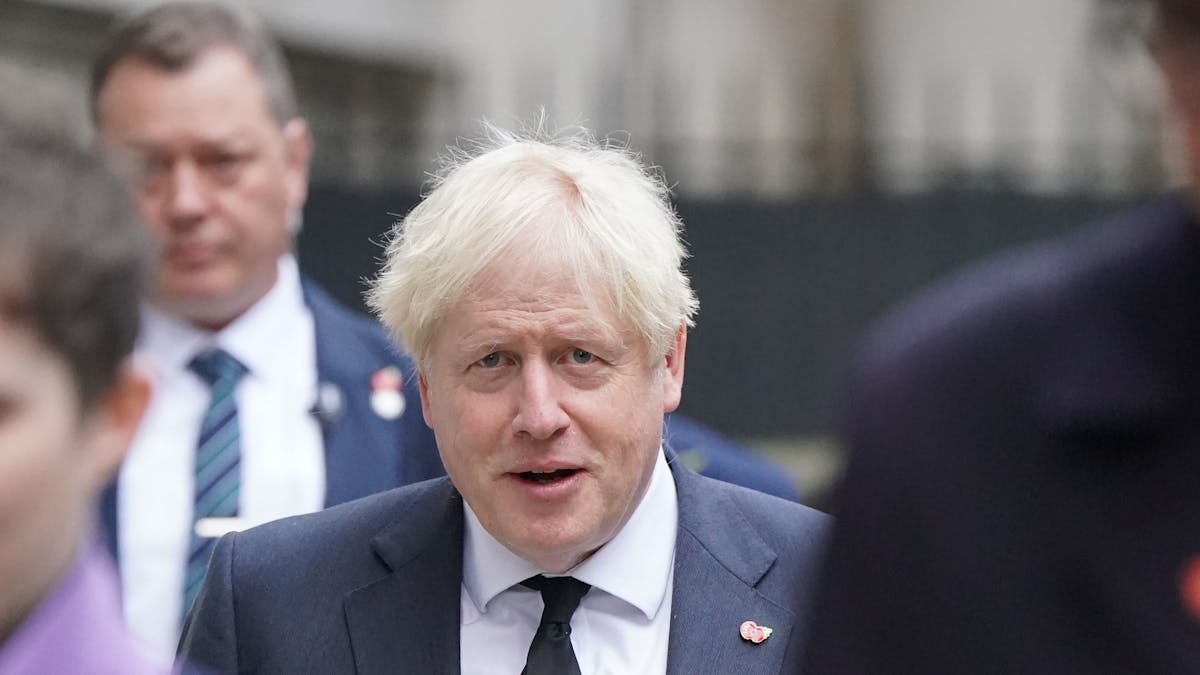 Boris Johnson, Ehemaliger Premierminister von Großbritannien, geht die Downing Street entlang.